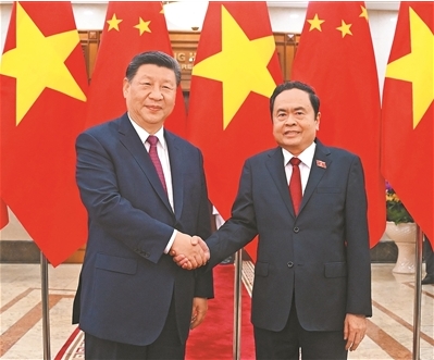 习近平会见越南国会主席陈青敏